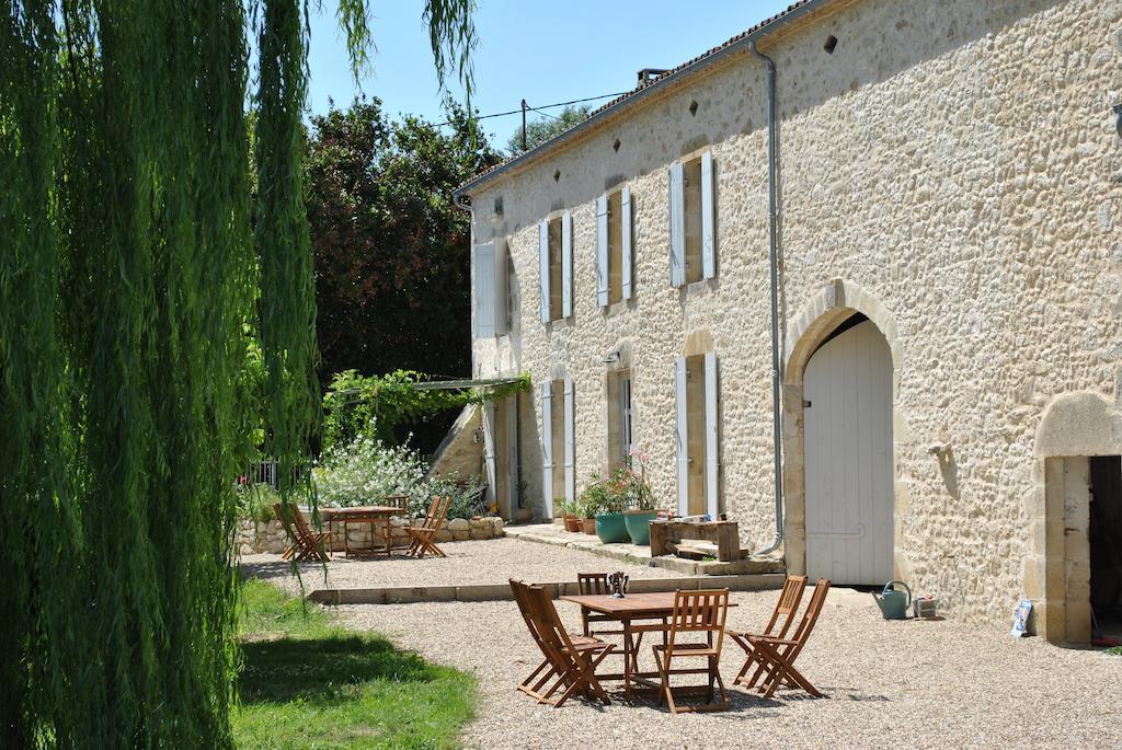 Hotel Les Foucauds Saint-Quentin-de-Caplong Habitación foto